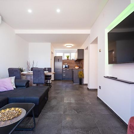 Kolovare Garden Oasis - First Row By Sea Apartamento Zadar Exterior foto