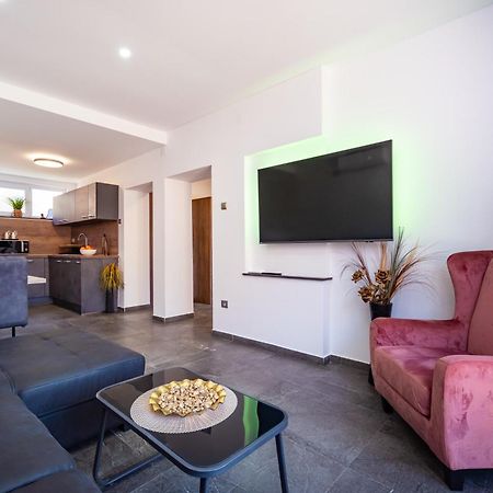 Kolovare Garden Oasis - First Row By Sea Apartamento Zadar Exterior foto