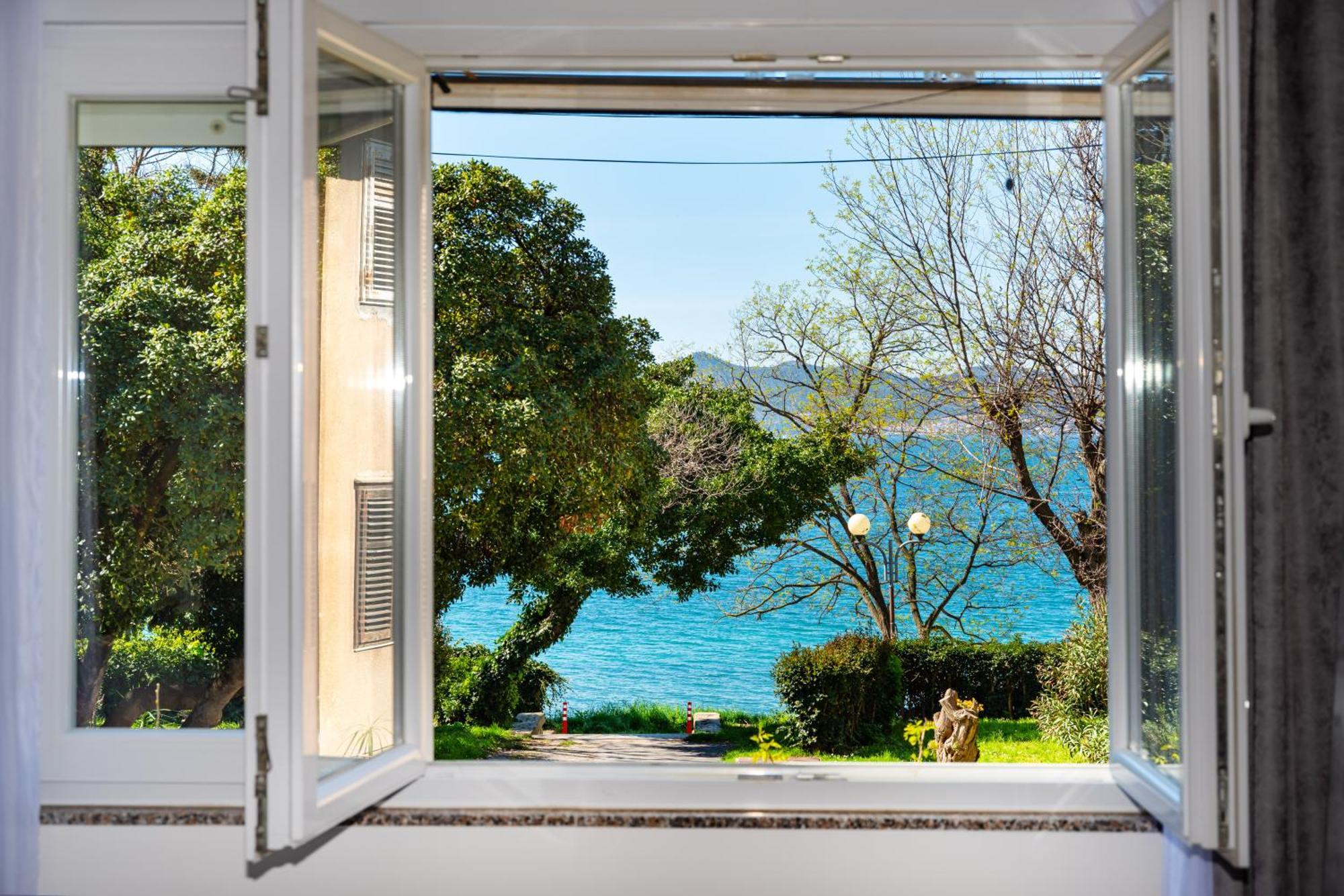 Kolovare Garden Oasis - First Row By Sea Apartamento Zadar Exterior foto