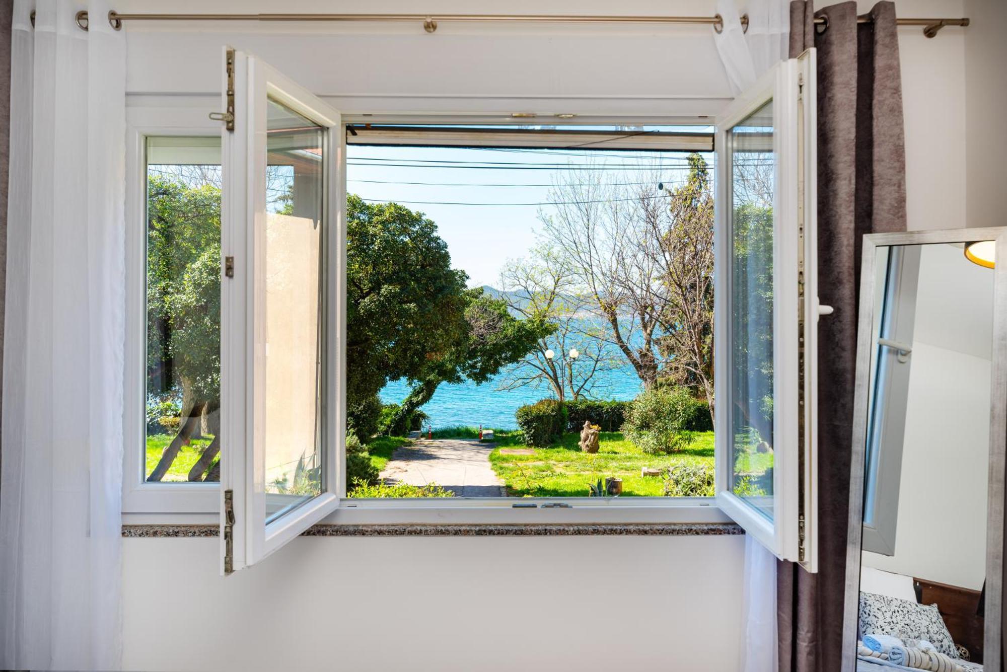 Kolovare Garden Oasis - First Row By Sea Apartamento Zadar Exterior foto