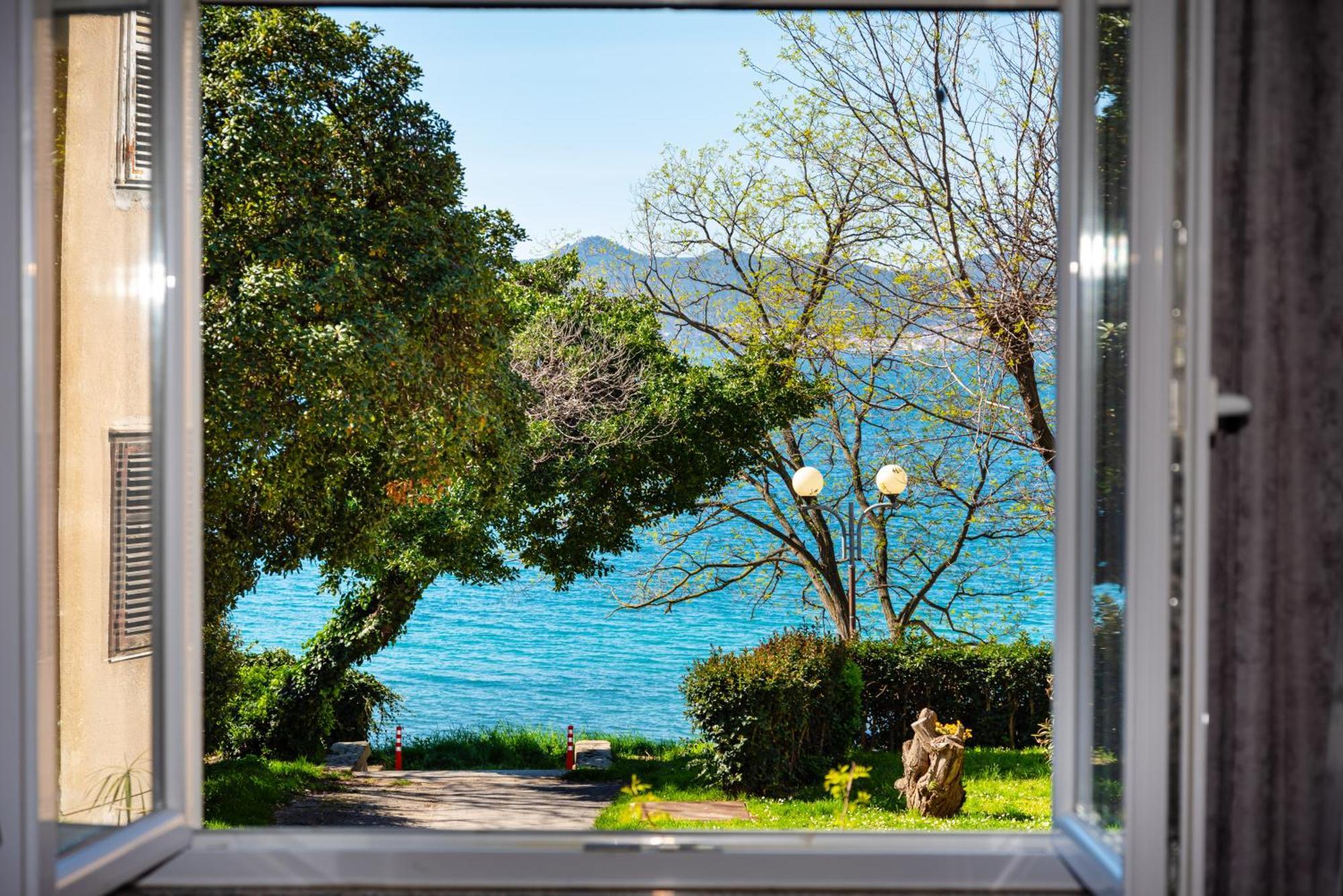 Kolovare Garden Oasis - First Row By Sea Apartamento Zadar Exterior foto